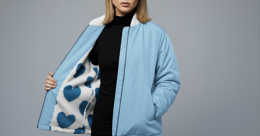 CHAQUETA REVERSIBLE CON CORAZONES